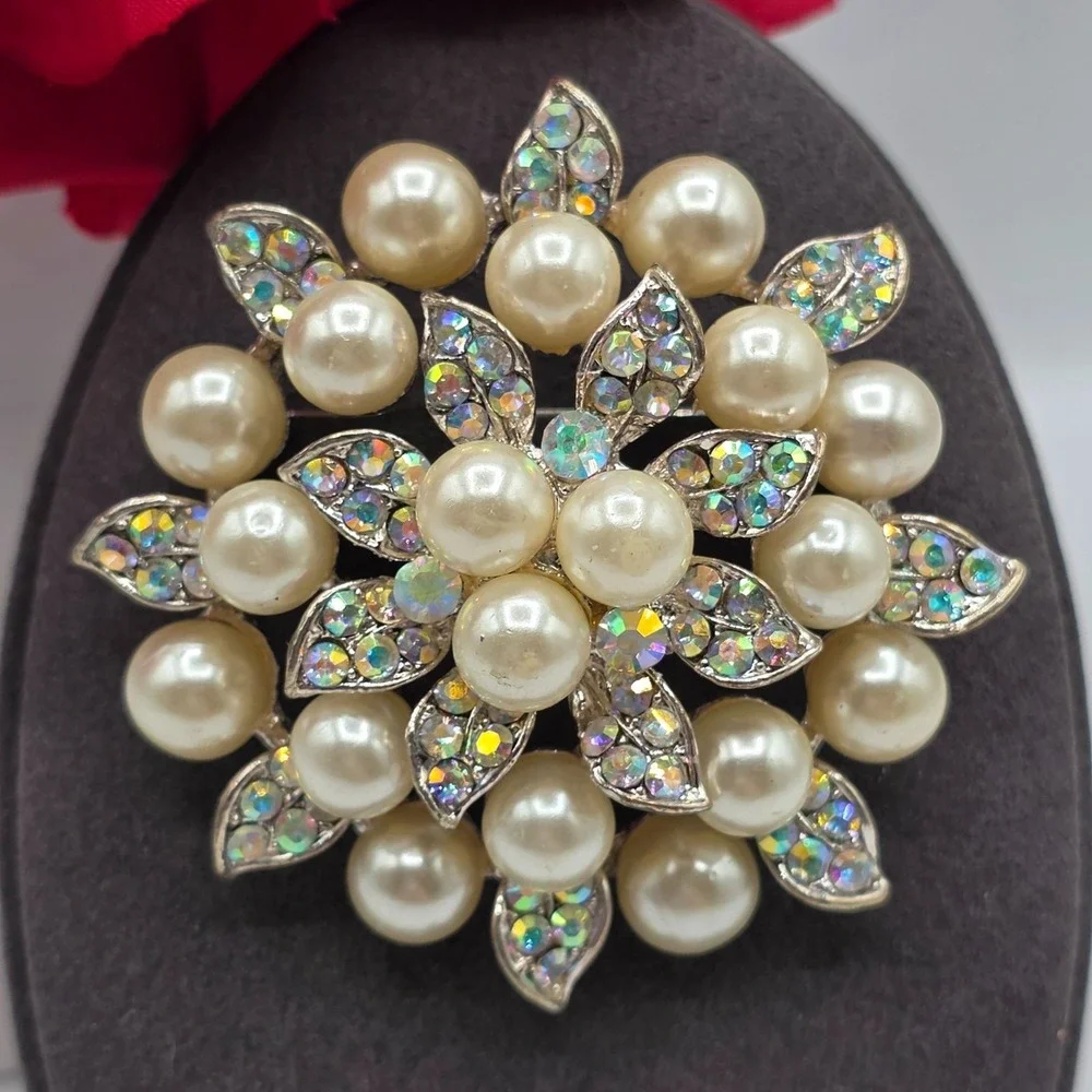 Stunning Faux Pearl Rhinestone Flower Brooch Pin Vintage Costume Jewelry‎ Silver